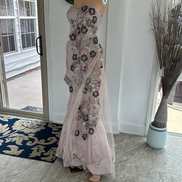 a cut dress with embroidery on the  chest - Picture 2 of 4